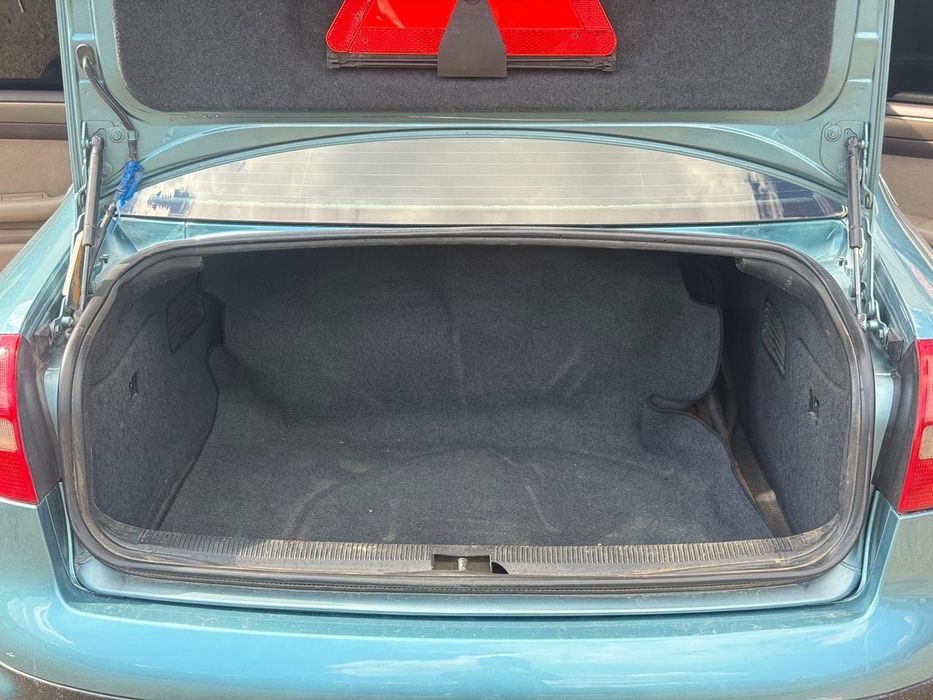 Машина сатылады.