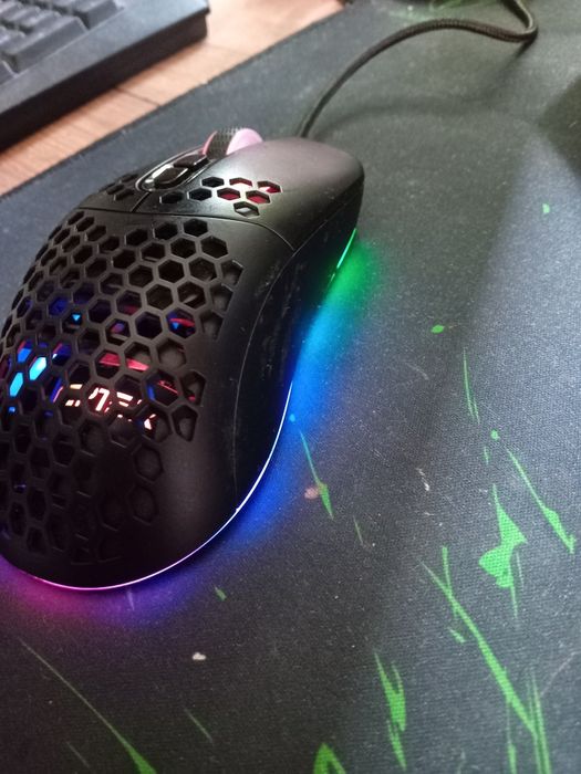 Vând mouse gaming