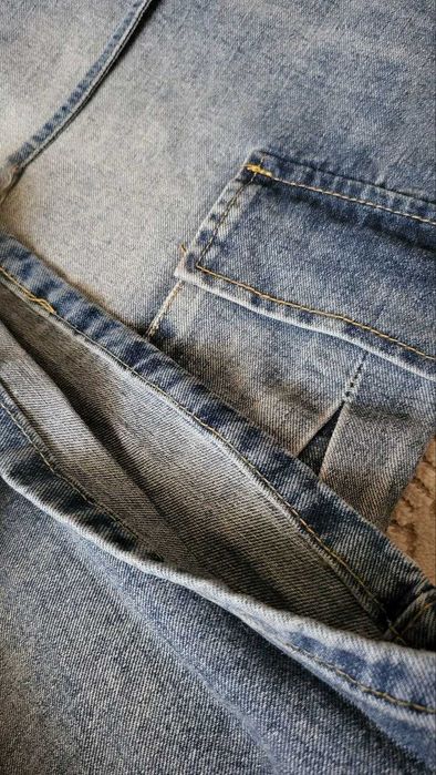 Продаю джинсы карго(Корея). Состояние идеальное(пару раз надевала)