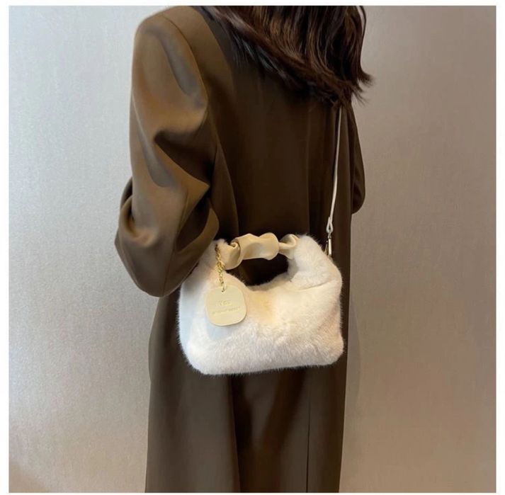 сумка женская  меховая