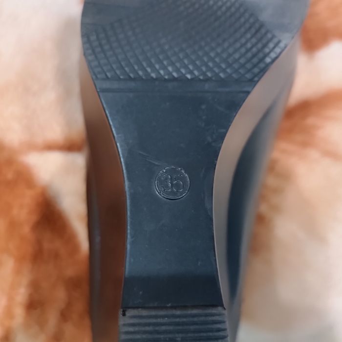 Отдам женскую обувь