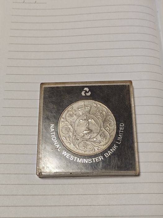 Продавам английски монети