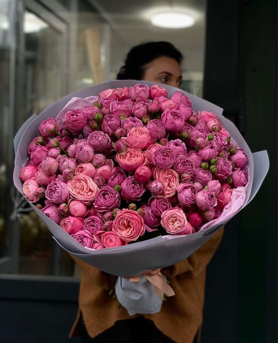 Тюльпаны, эустома, ромашки, пионы, розы, кустовые хризантемы