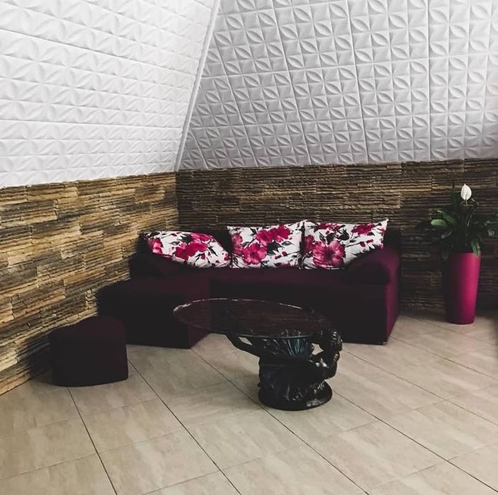 Închiriez camera în salon