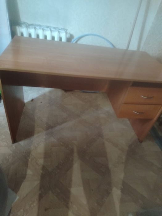 продаю письменный стол