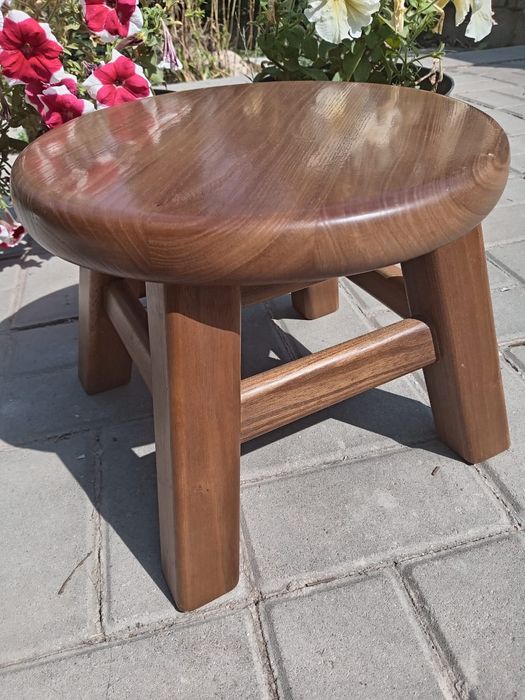 Табуретки деревянные