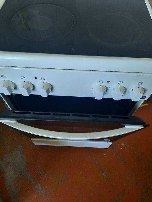Продам электрическую плиту