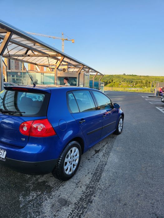 Golf 5 1.6 bezina în stare excelenta