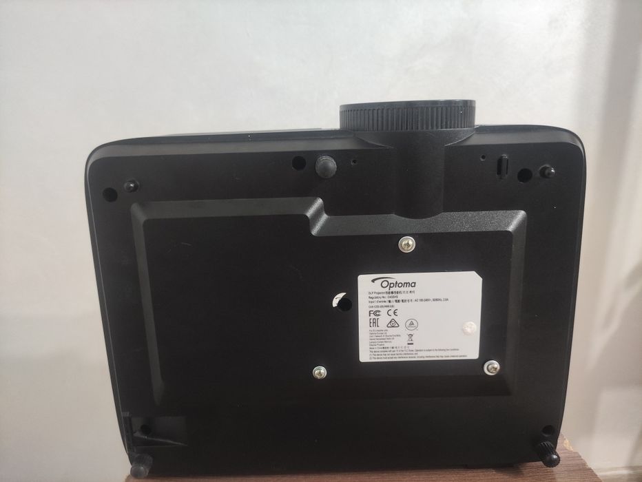 Продам проектор Optoma S343e