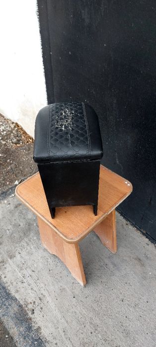 Продам подлакотник в машину