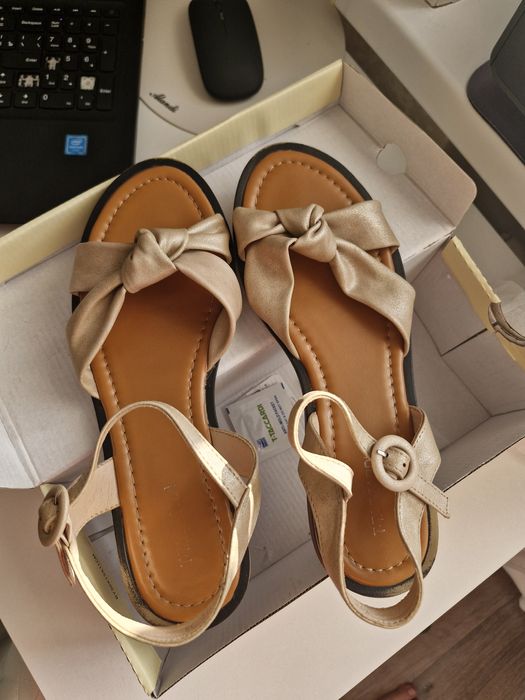 Продам женские сандали