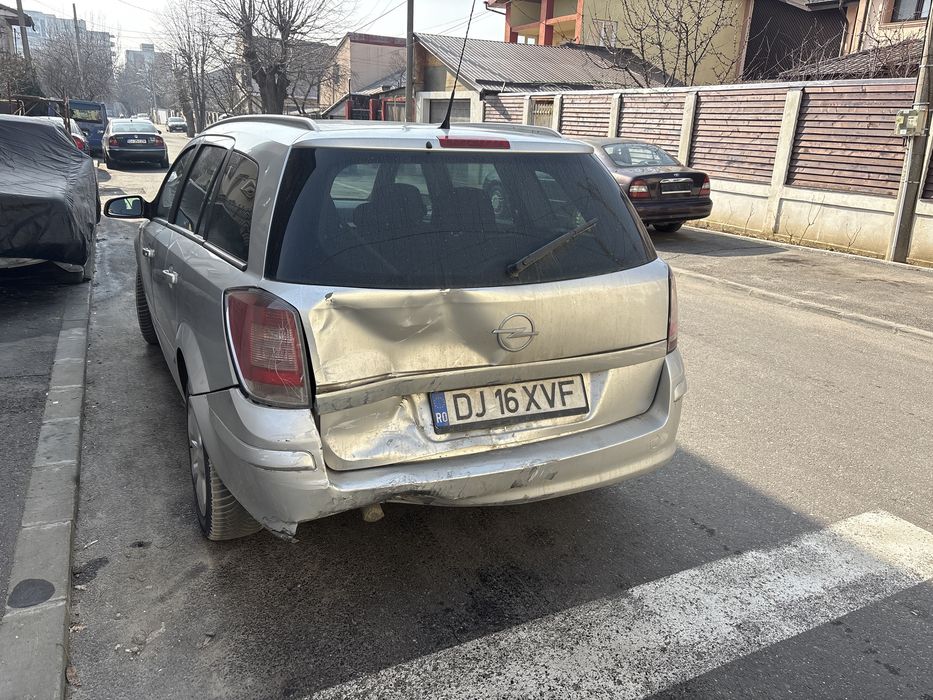 Opel astra h avariat  motor 1.7 cdti