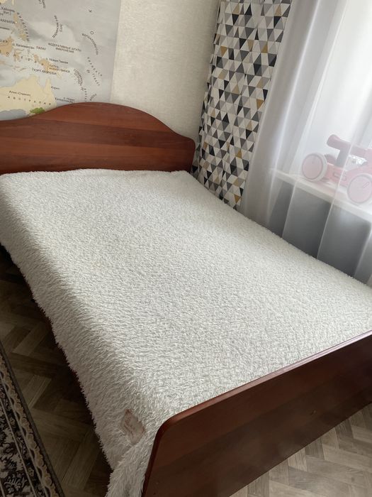 Двуспальная кровать