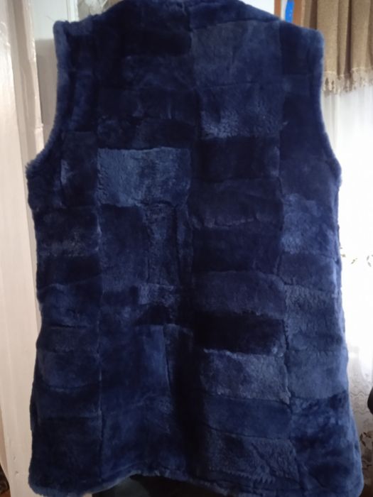 Продам  меховую жилетку