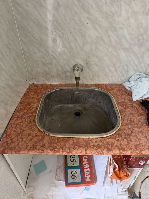 Гараж под наем Добротица бл. 26 ток и вода