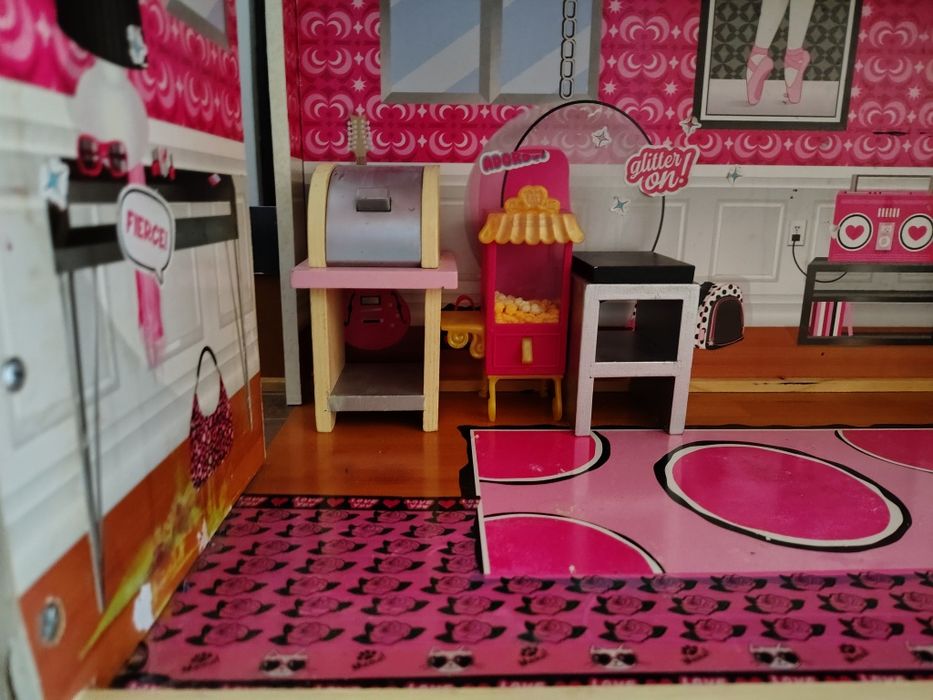 Căsuță de păpuși din lemn