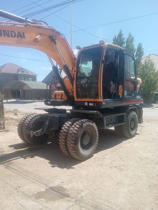 Экскаватор колесный хюндай