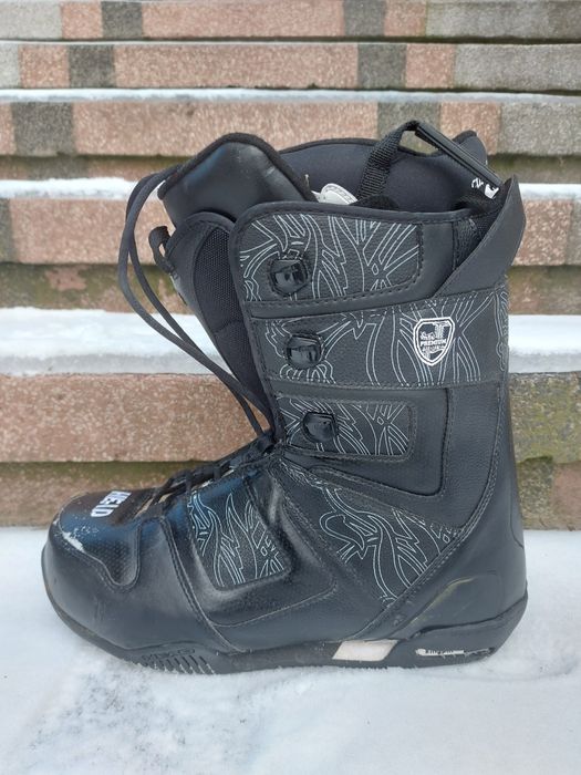 Сноуборд с автомати и обувки