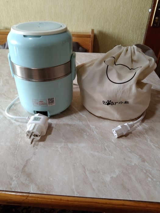 Продаётся  эл.рисоварка ланч-бокс б/у