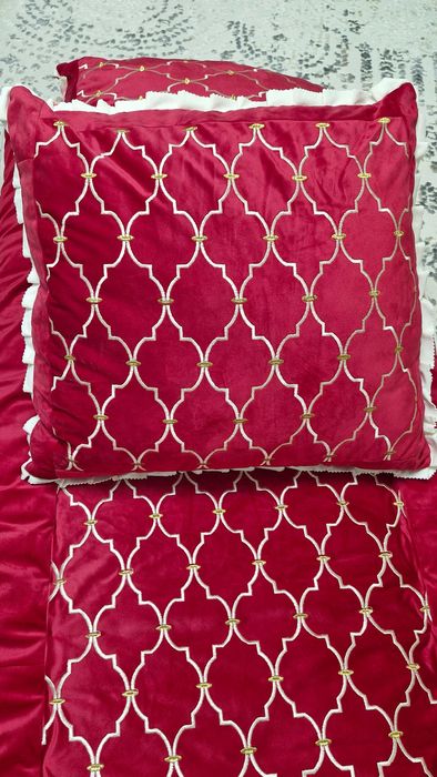 Корпе и подушки новые