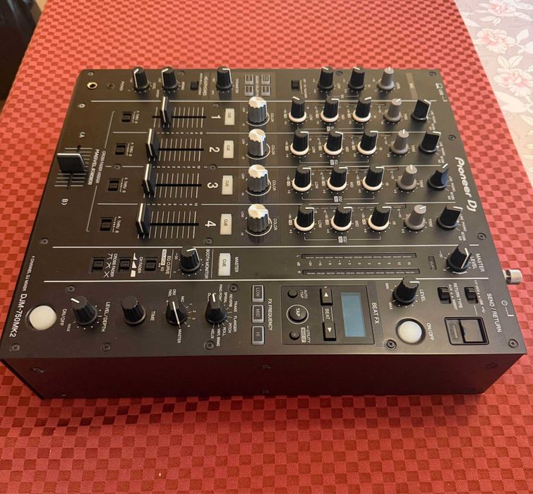 Продавам Pioneer DJM-750 MK2 DJ MIXER
