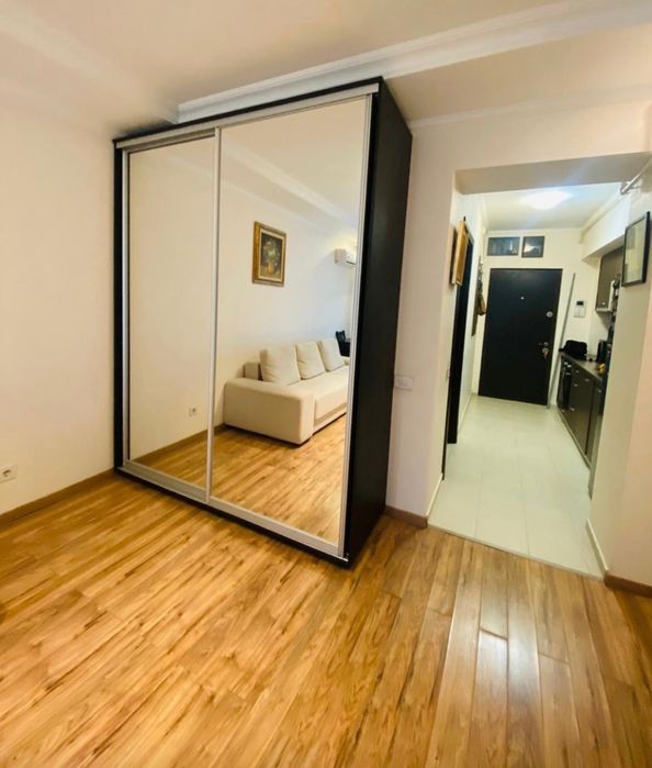 Garsoniera moderna cu piscina de închiriat