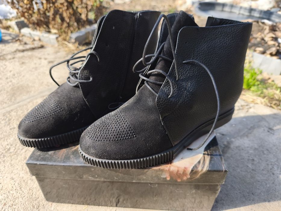Продам новые ботинки