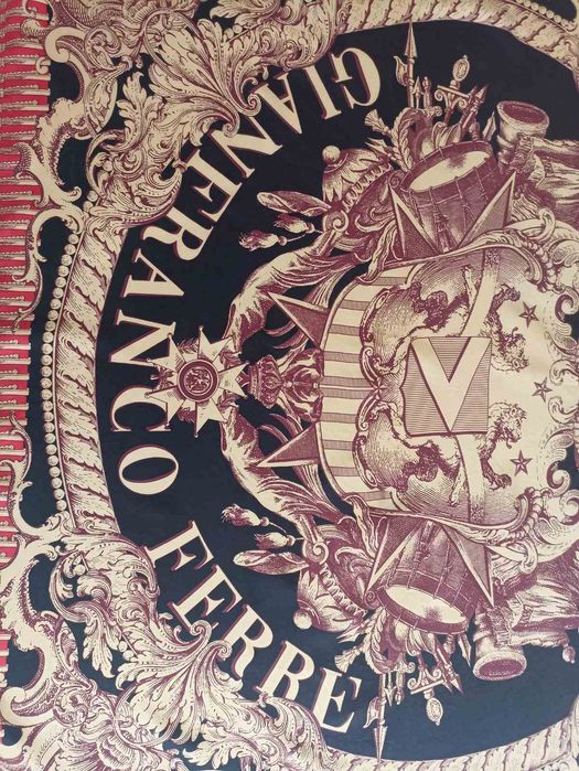 Автентичен шал GF Ferre