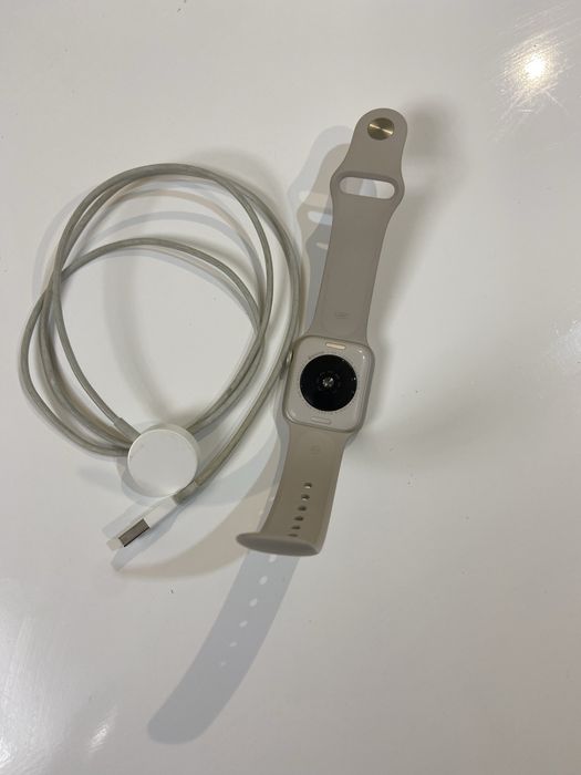 Apple Watch SE 2023.