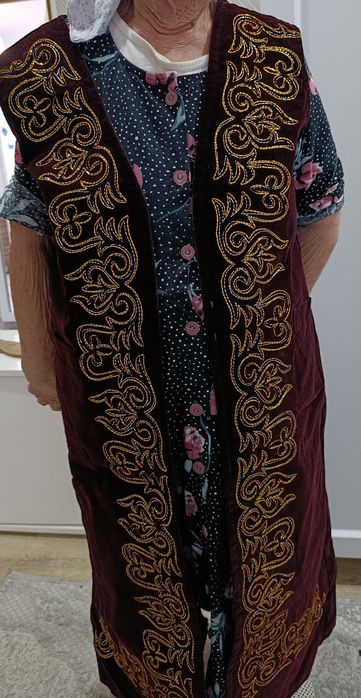 Продам в национальном стиле жилеты