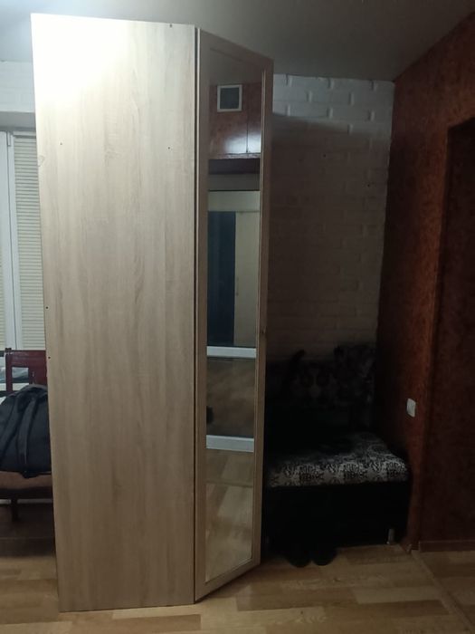 Шкаф угловой в хорошем состоянии