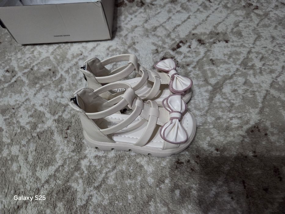 Детские босоножки