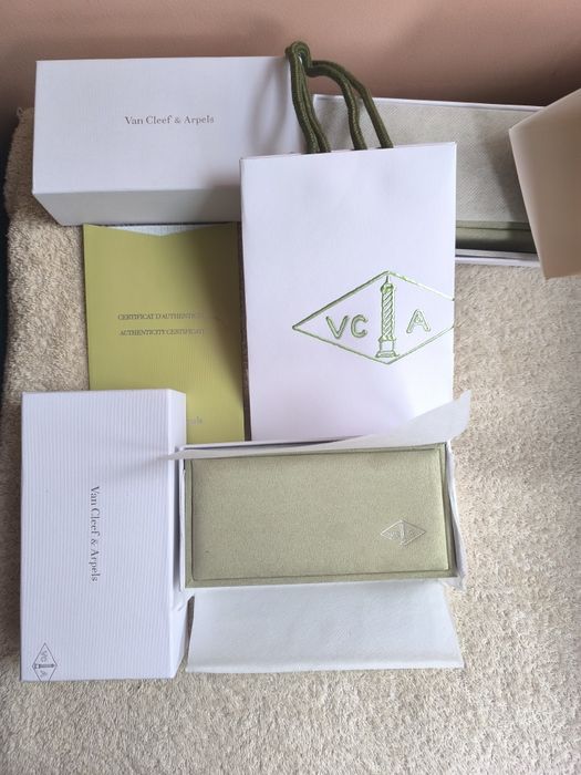 Дамска красива гривна