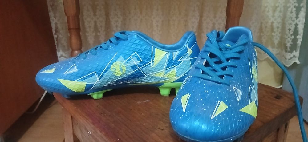 Vând ghete  de fotbal nr36