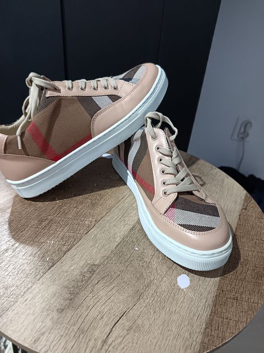 Adidasi Burberry