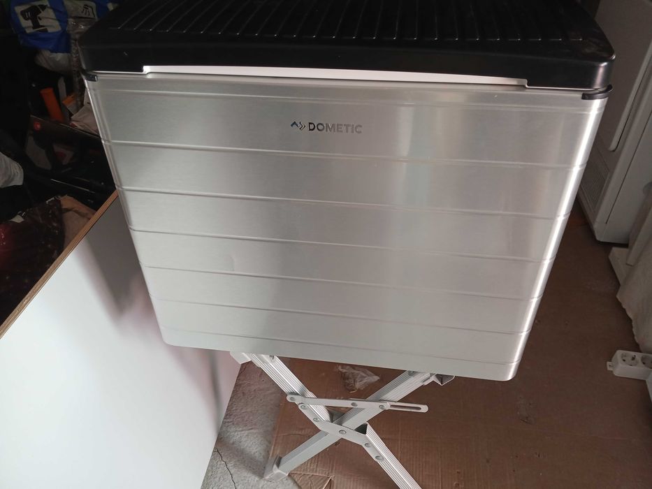 Хладилник Dometic на газ ,12 и 220v