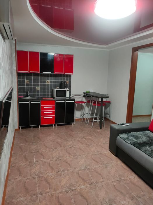 1ком.кв, посуточно. ДЛЯ ДВОИХ.Горячая вода.