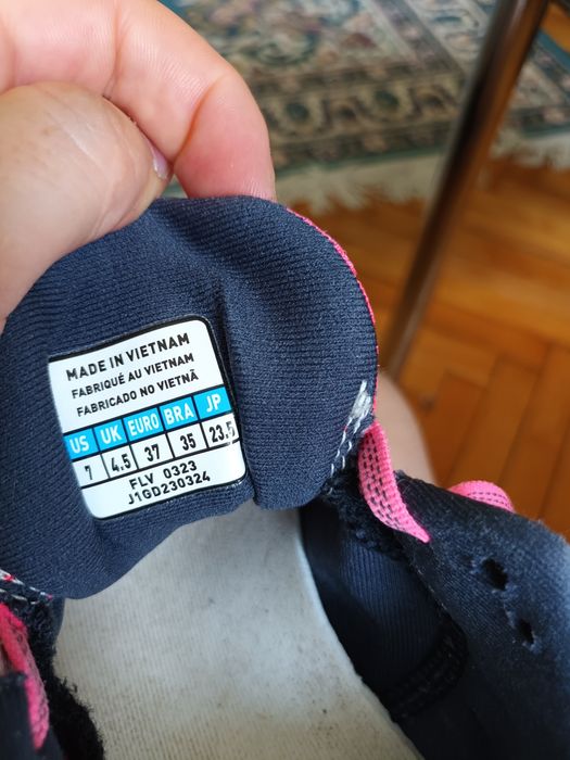 Adidași mizuno nr 37