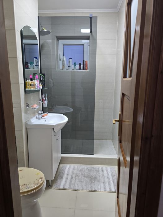 Inchiriez cameră in ap cu 3 camere