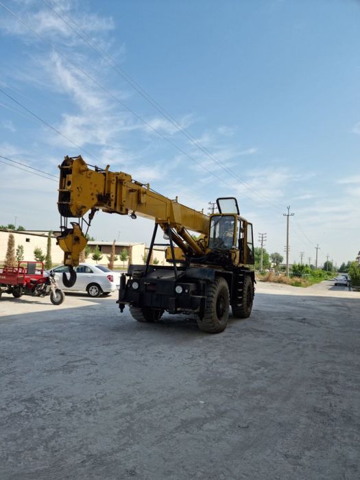 Avtokran sotiladi 20tonna 1992yil ishlab chiqarilgan