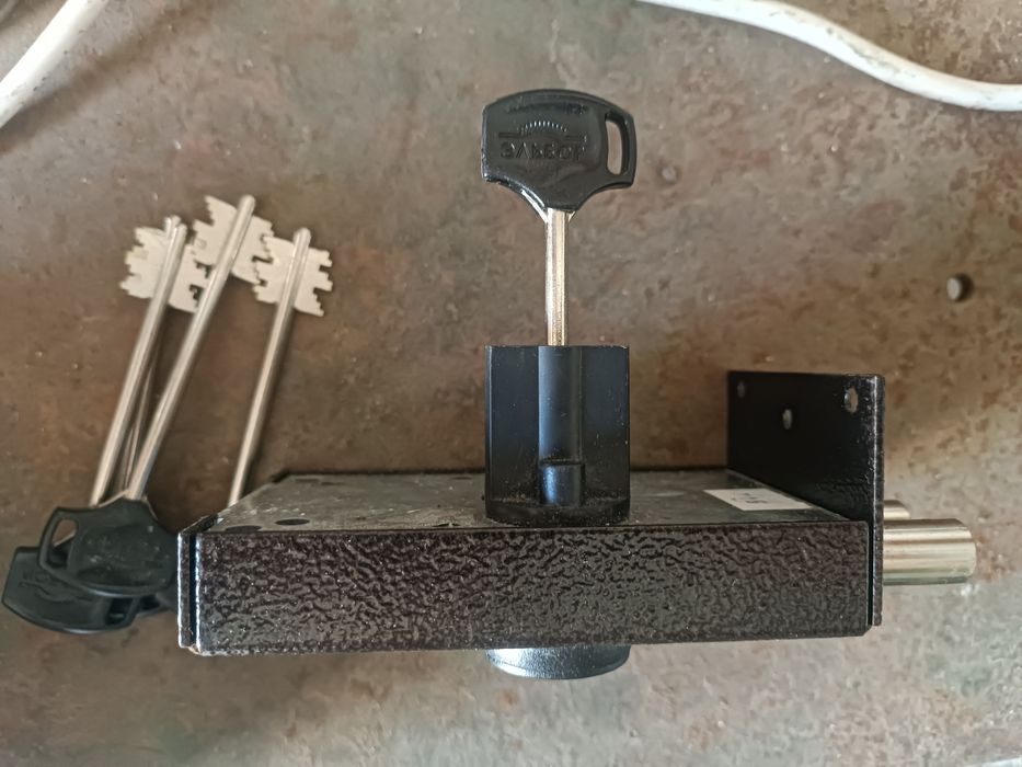 Продам гаражный замок