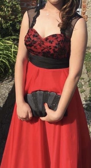 Бална рокля /дантела с камъни/