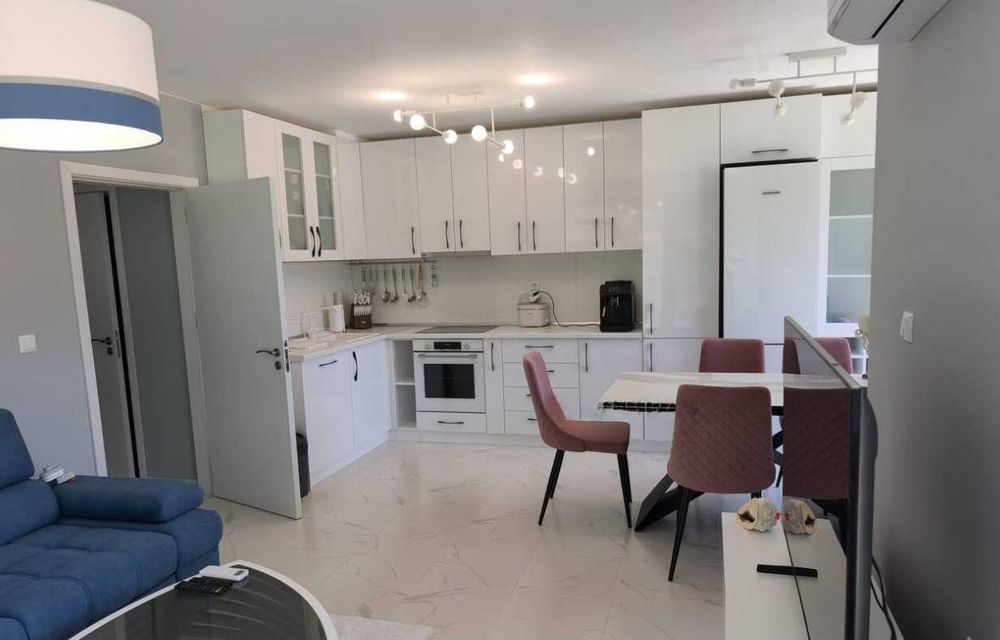 Продава се Тристаен апартамент в Бургас, Сарафово - 100 кв.м за 2300 €/кв.м - Снимка #1