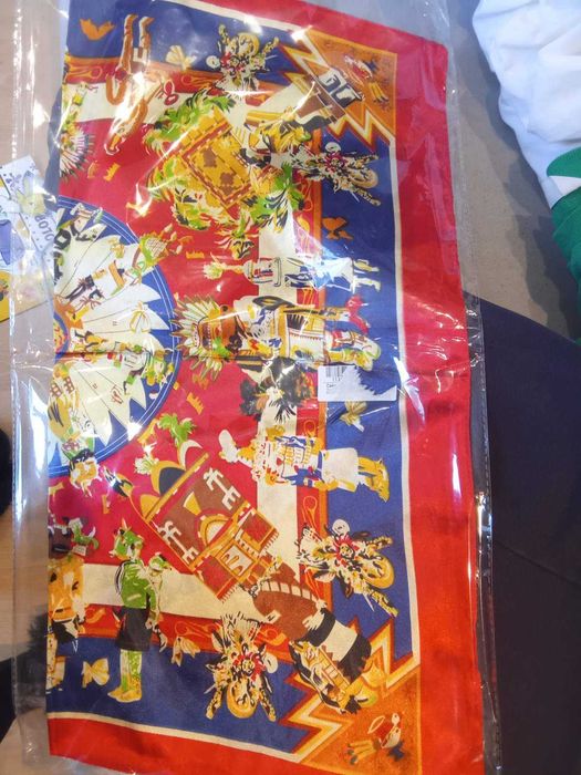 Нови копринени шалове 60/60 см - 5 евро.