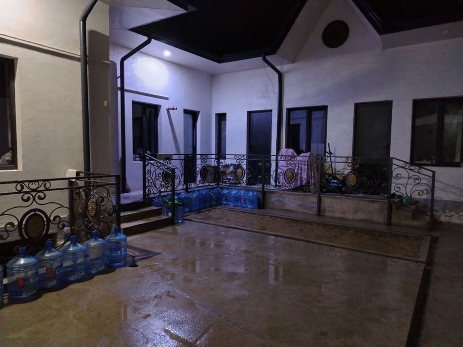 Srochna 4 xonaliy uchastka