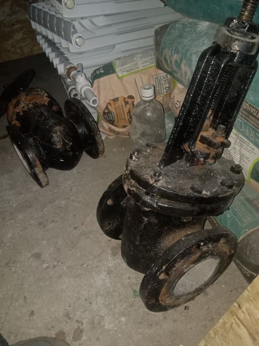 Продам батарей  недорого