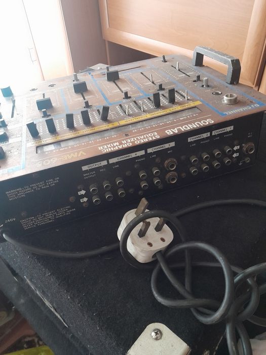 Vând    Mixer audio