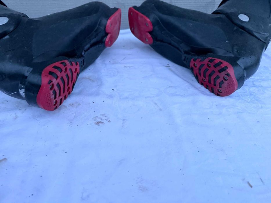 Clapari ski schi Atomic marime Eur:40 Mondo:26