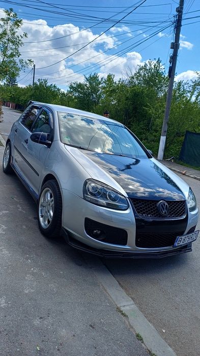 Vând Golf 5 R32.