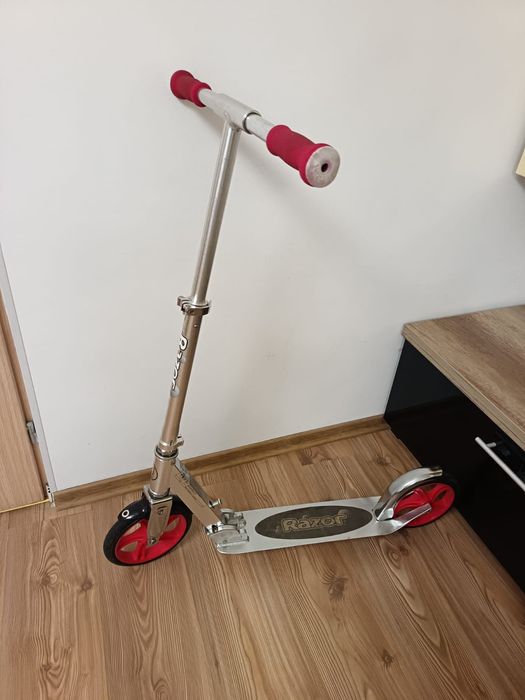 Vand trotineta Razor A5 lux red